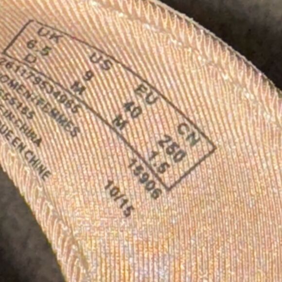 Clarks Gold Sandals Elegant Metallic Straps NWOT SZ 9 - Picture 5 of 5